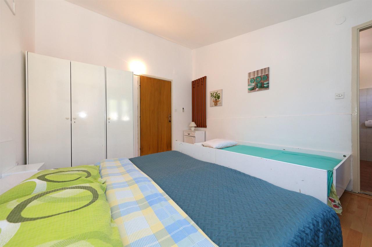 Apartments And Rooms Dragica Starigrad Paklenica Exteriér fotografie