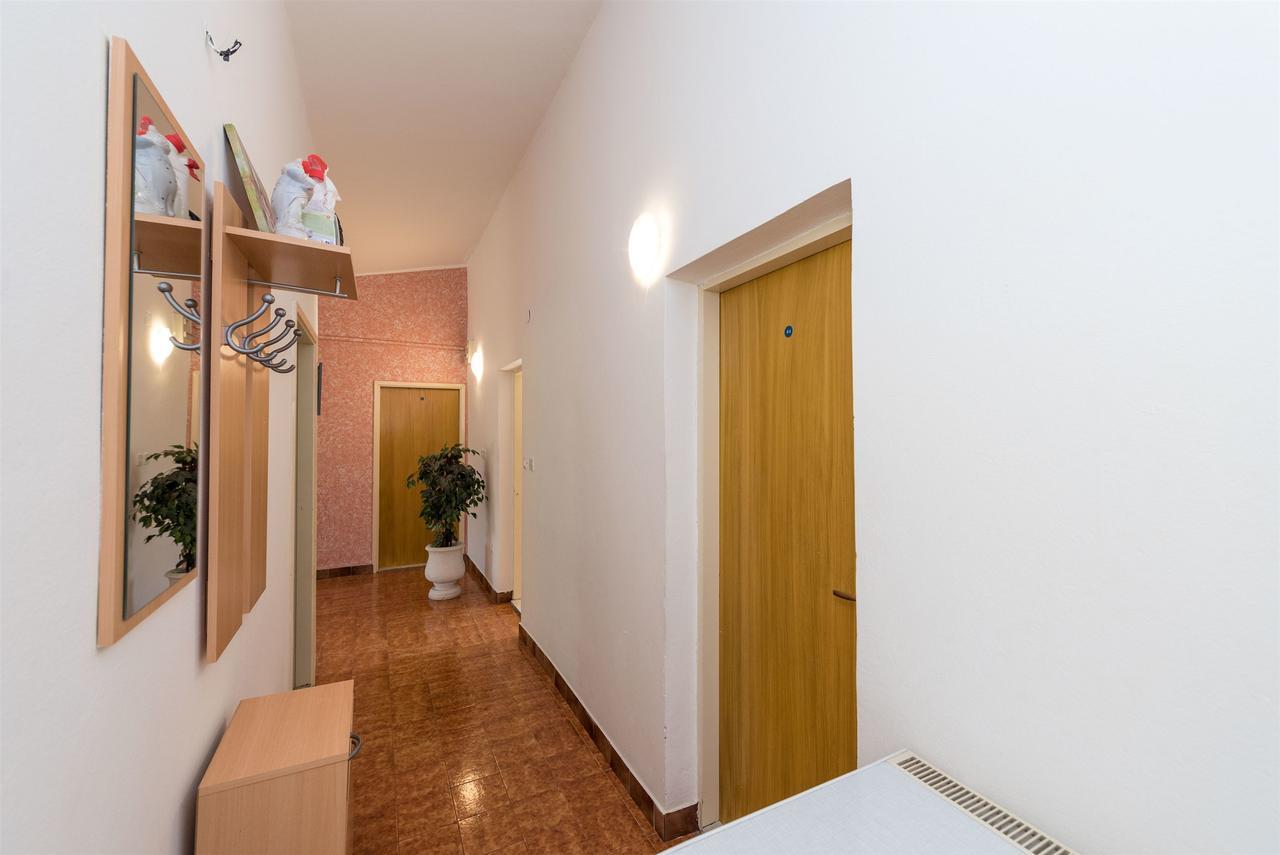 Apartments And Rooms Dragica Starigrad Paklenica Exteriér fotografie