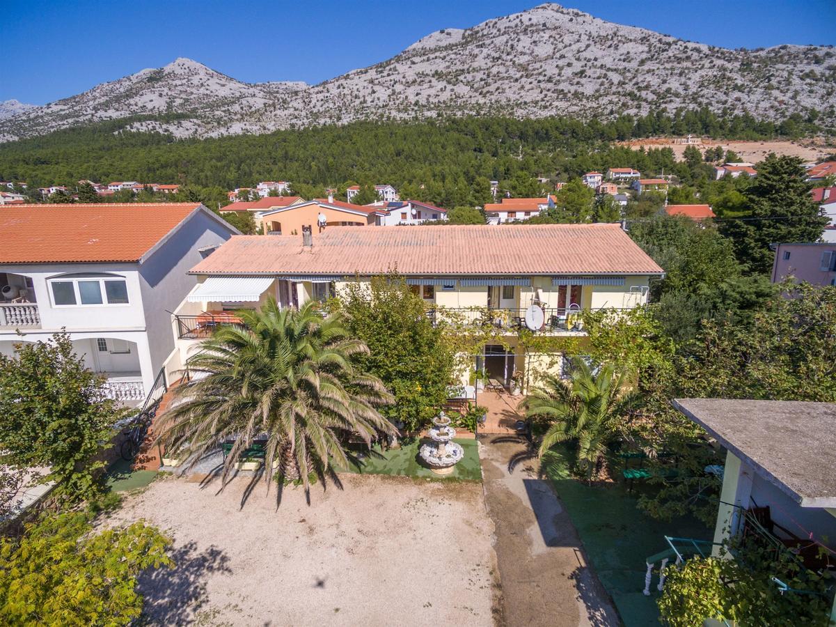Apartments And Rooms Dragica Starigrad Paklenica Exteriér fotografie