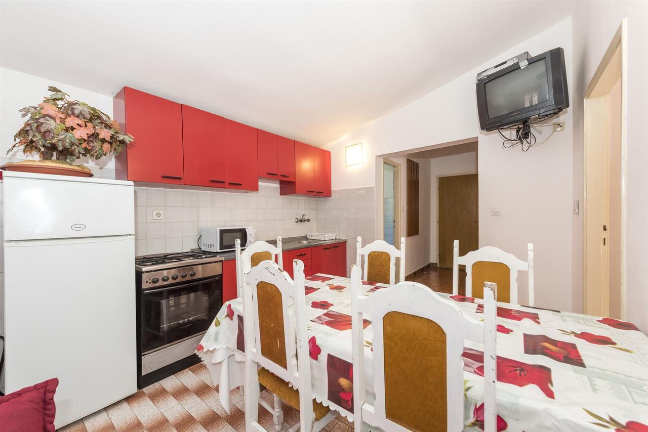 Apartments And Rooms Dragica Starigrad Paklenica Exteriér fotografie