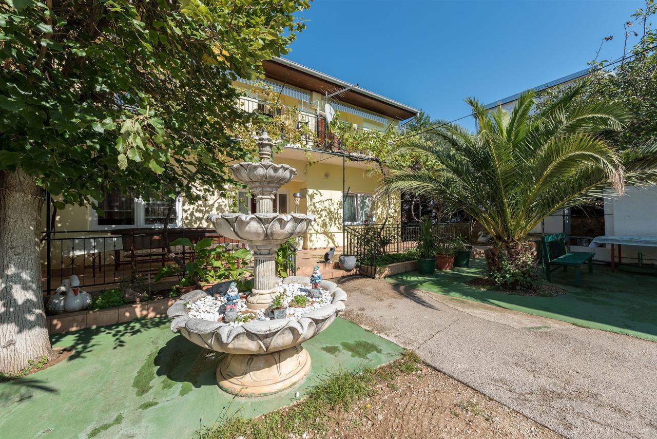 Apartments And Rooms Dragica Starigrad Paklenica Exteriér fotografie
