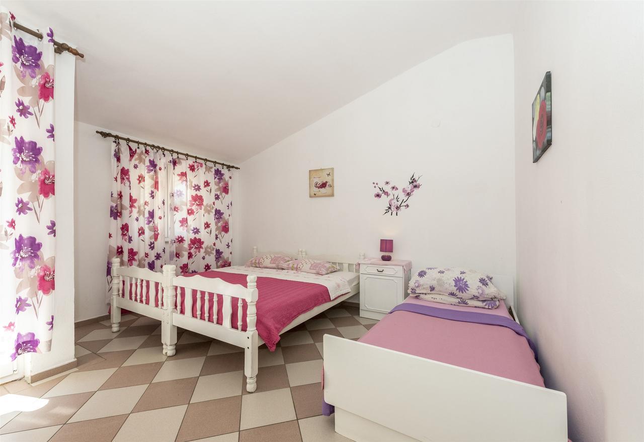 Apartments And Rooms Dragica Starigrad Paklenica Exteriér fotografie